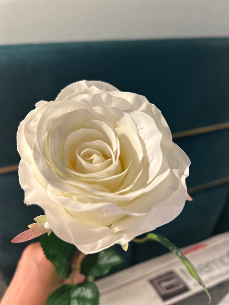 Buchet 3 trandafiri artificiali albi
