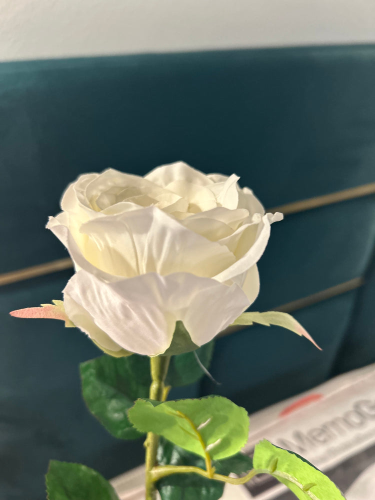 Buchet 3 trandafiri artificiali albi