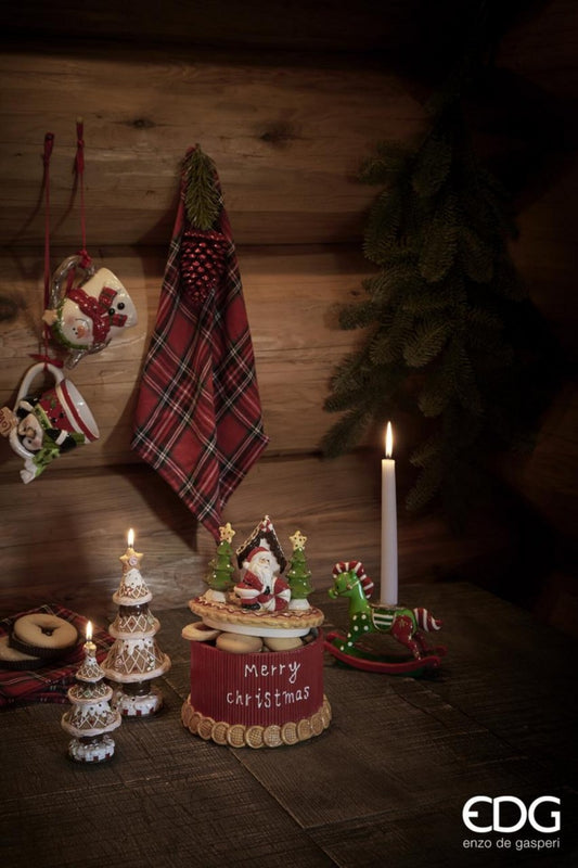 Lumanare in forma de pin din martipan