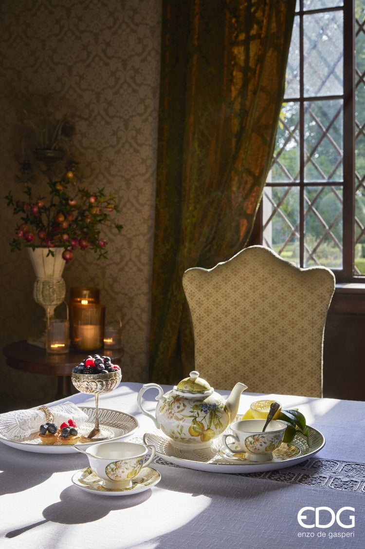 Cana de ceai din portelan cu farfurioara