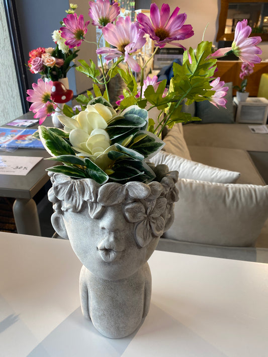 Vas pentru flori din ciment